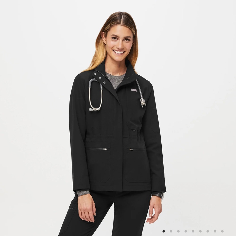 🖤 🆕 FIGS Page Scrub Jacket Medium 🖤